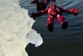 Айс-флоатинг и медитация на воде — плавание в гидрокостюме с инструктором.