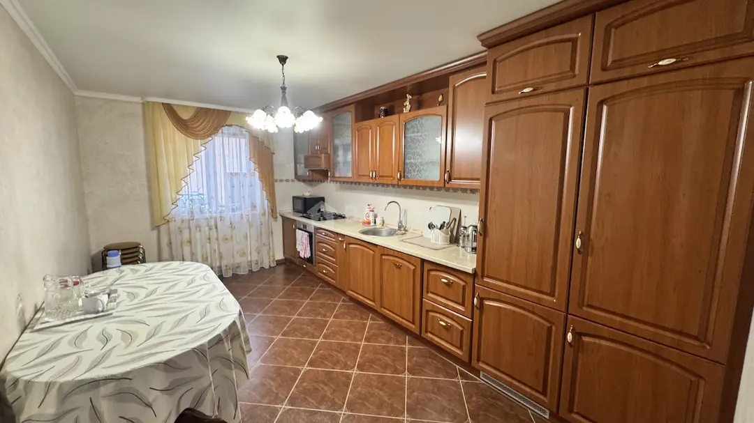 Продается 2-этажный дом, 212 м2, 8.08 сот