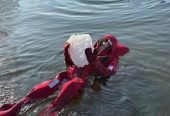 Айс-флоатинг и медитация на воде — плавание в гидрокостюме с инструктором.
