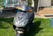 Продам скутер мотор ухожен едет бодро поршневая 80 кубов