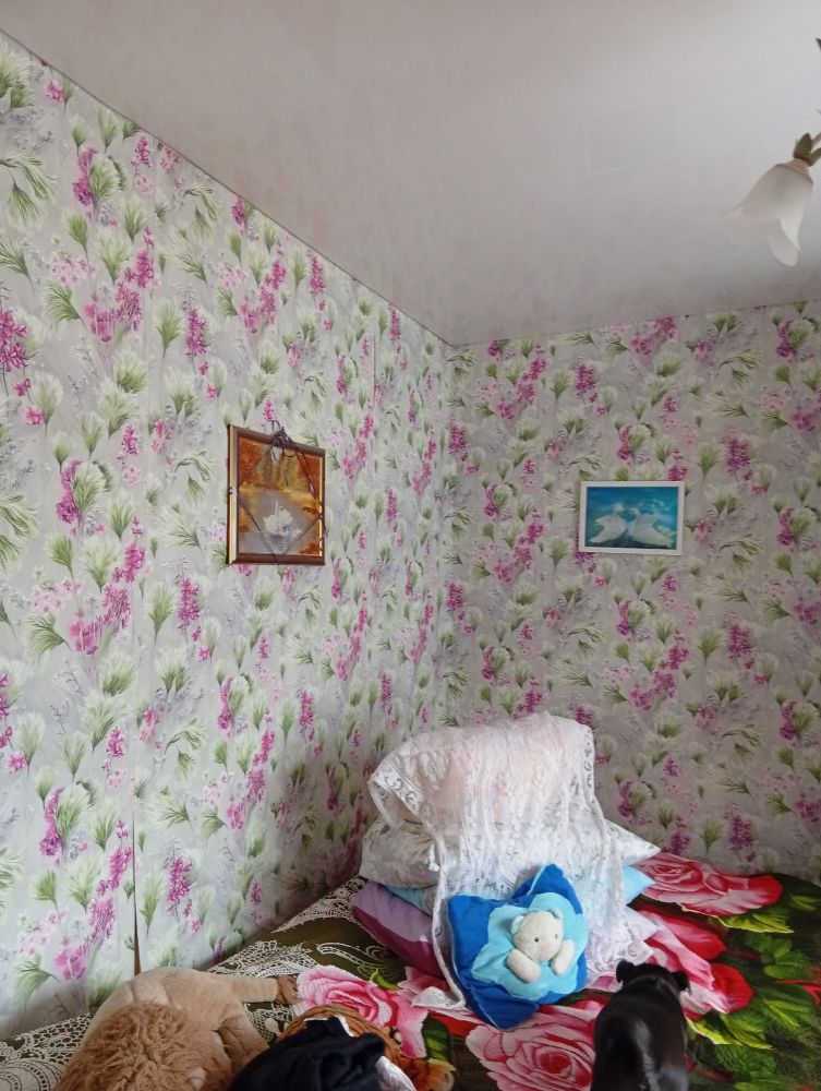 Продаю дом, три комнаты прихожая большая, ванная ,туалет, кухня