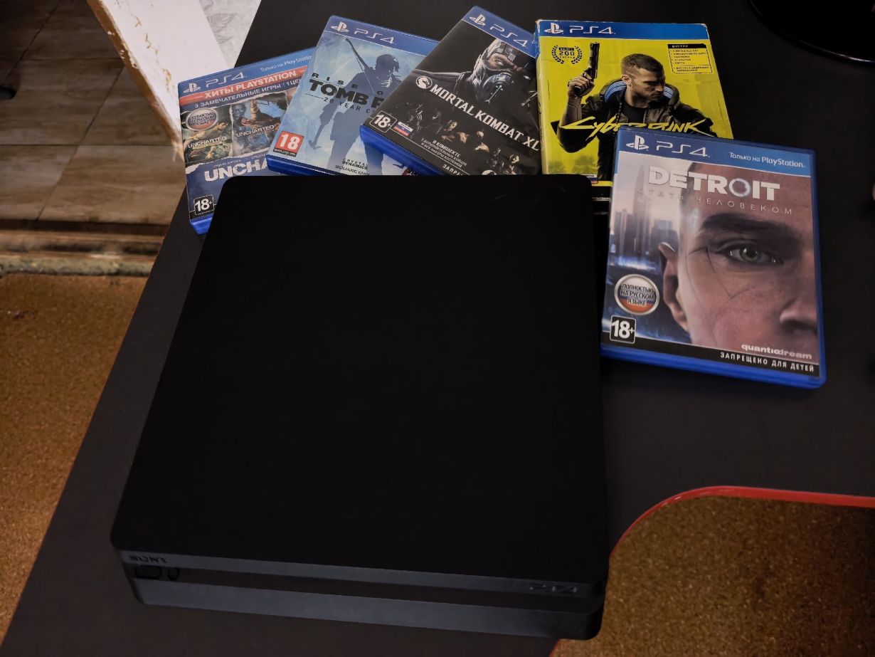PS4 Slim на 500GB. Состояние хорошее