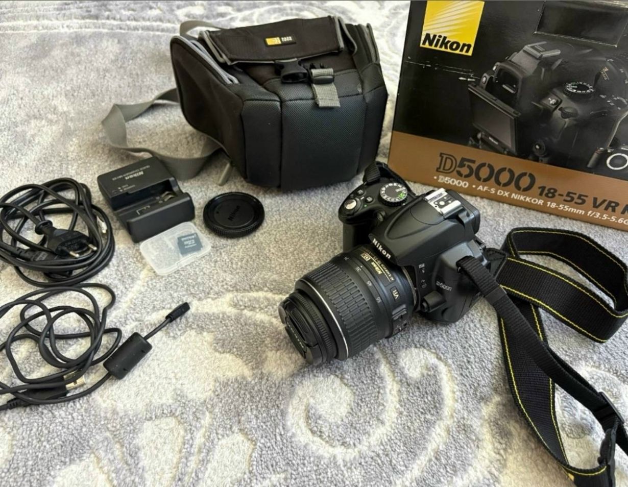 Зеркальный фотоаппарат Nikon D5000 в отличном состоянии.