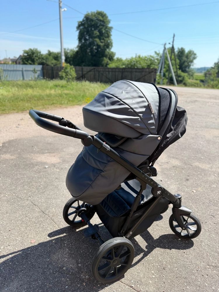 Продам детскую коляску 3 в 1 Riko Basic Montana.