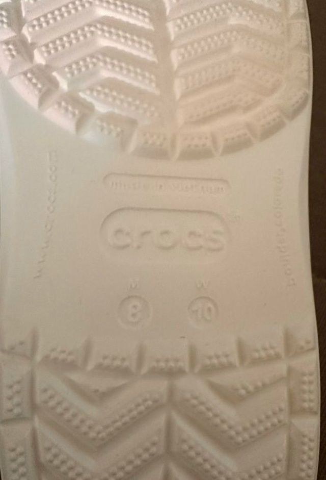 Продаю crocs сланцы, унисекс, оригинал, новые с биркой.