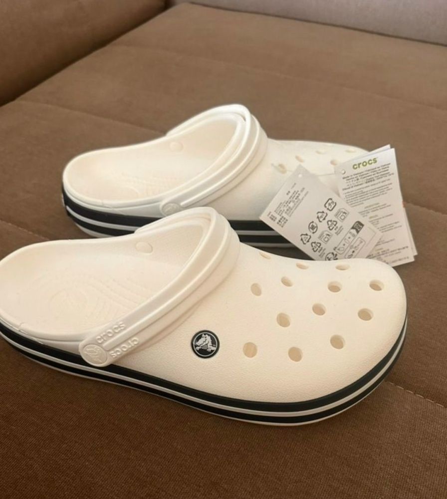 Продаю crocs сланцы, унисекс, оригинал, новые с биркой.