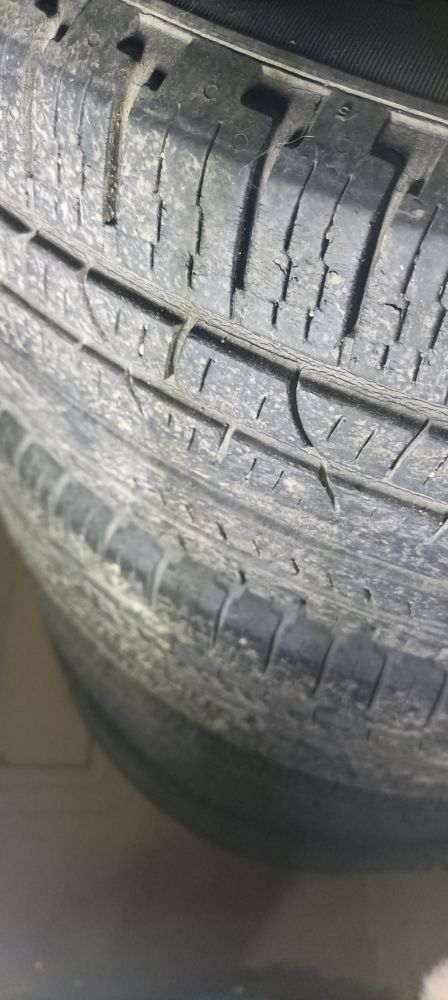 Шины 215/60 R17 Б/у один сезон, комплект