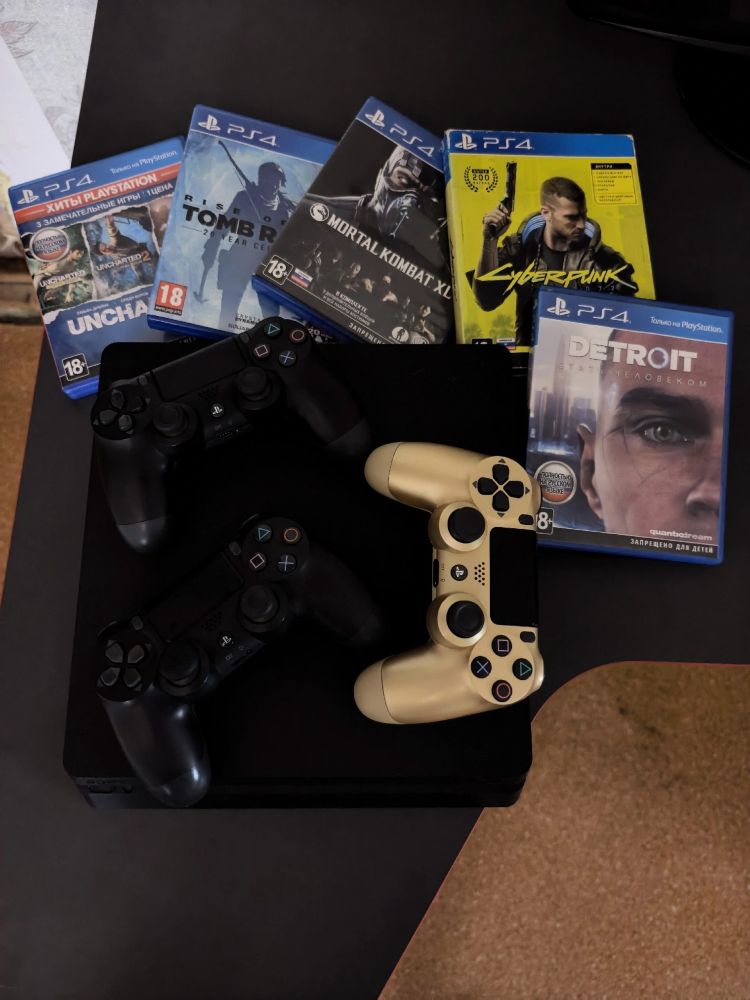 PS4 Slim на 500GB. Состояние хорошее