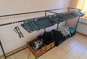 Продам стойку 3 метра, вешалки детские и взрослые