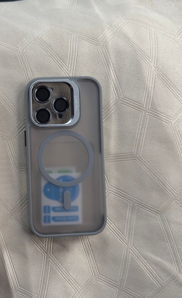 Продаю iPhone 16 Pro Natural Titanium