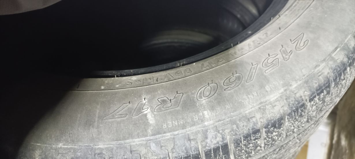 Шины 215/60 R17 Б/у один сезон, комплект