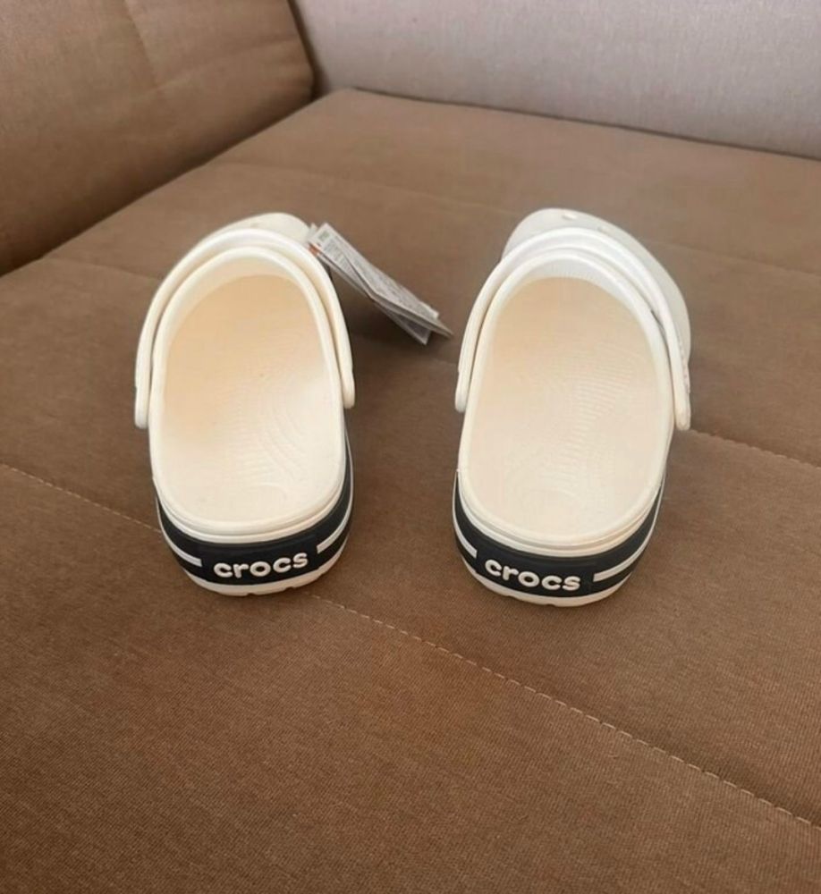 Продаю crocs сланцы, унисекс, оригинал, новые с биркой.