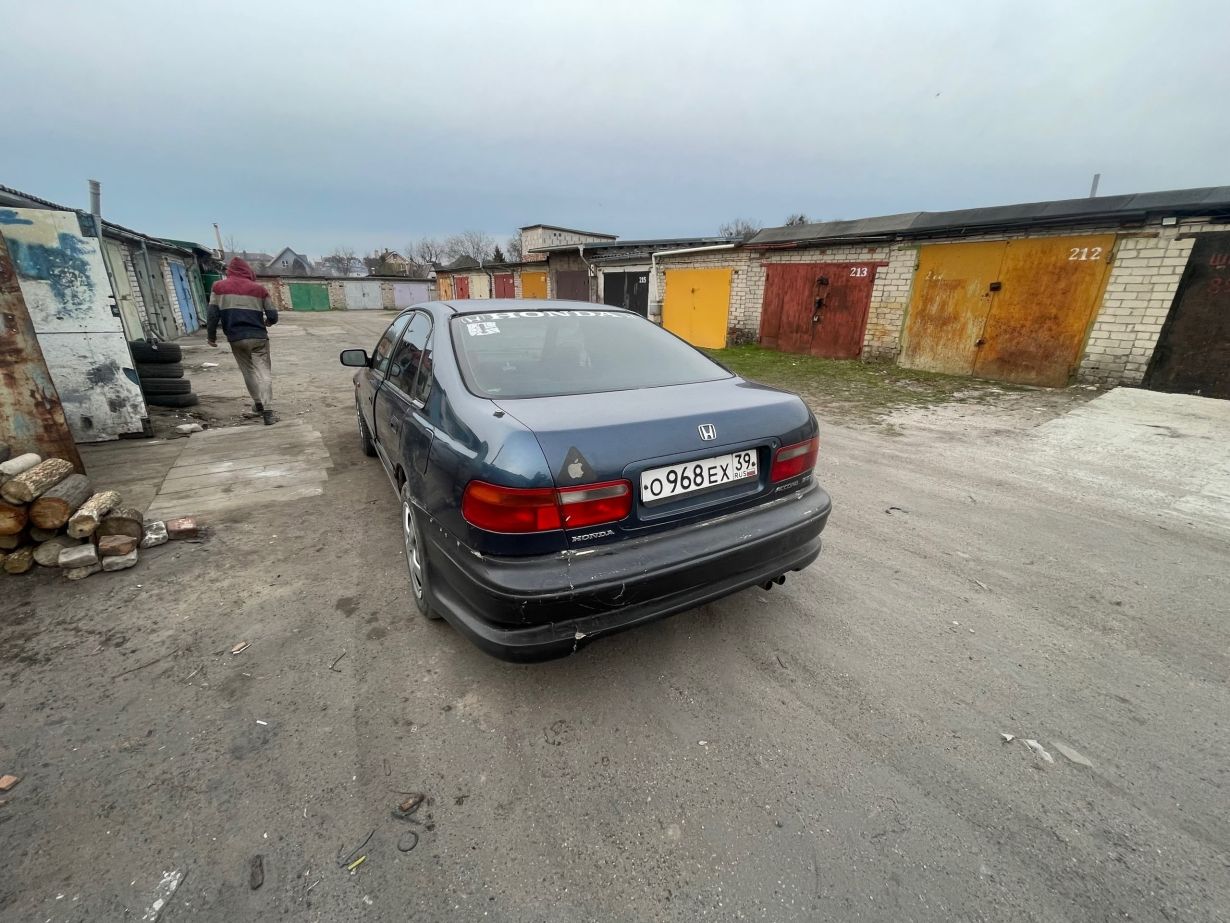 Продам хонду аккорд 95год 2.0 бензин.