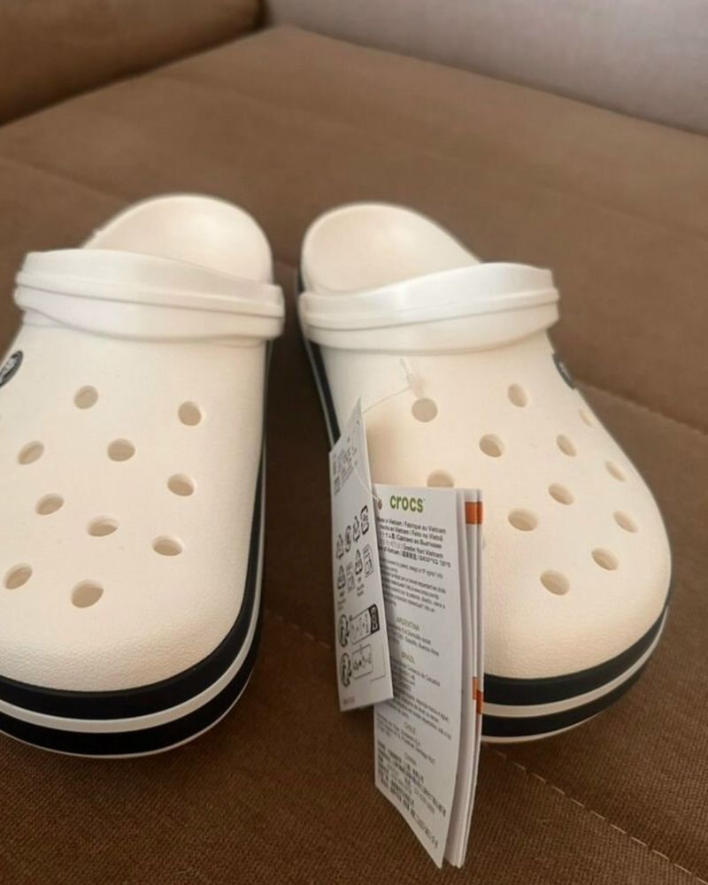 Продаю crocs сланцы, унисекс, оригинал, новые с биркой.