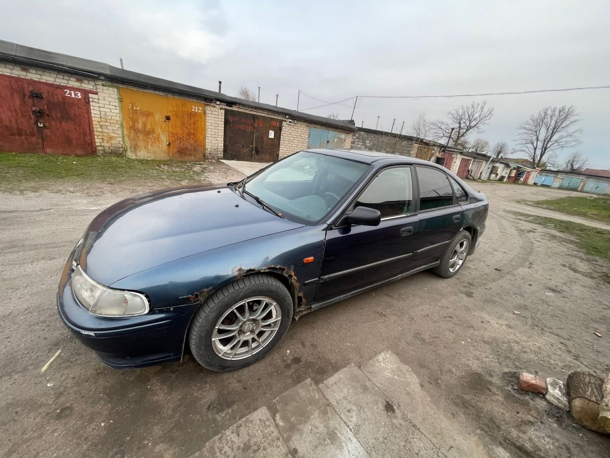 Продам хонду аккорд 95год 2.0 бензин.