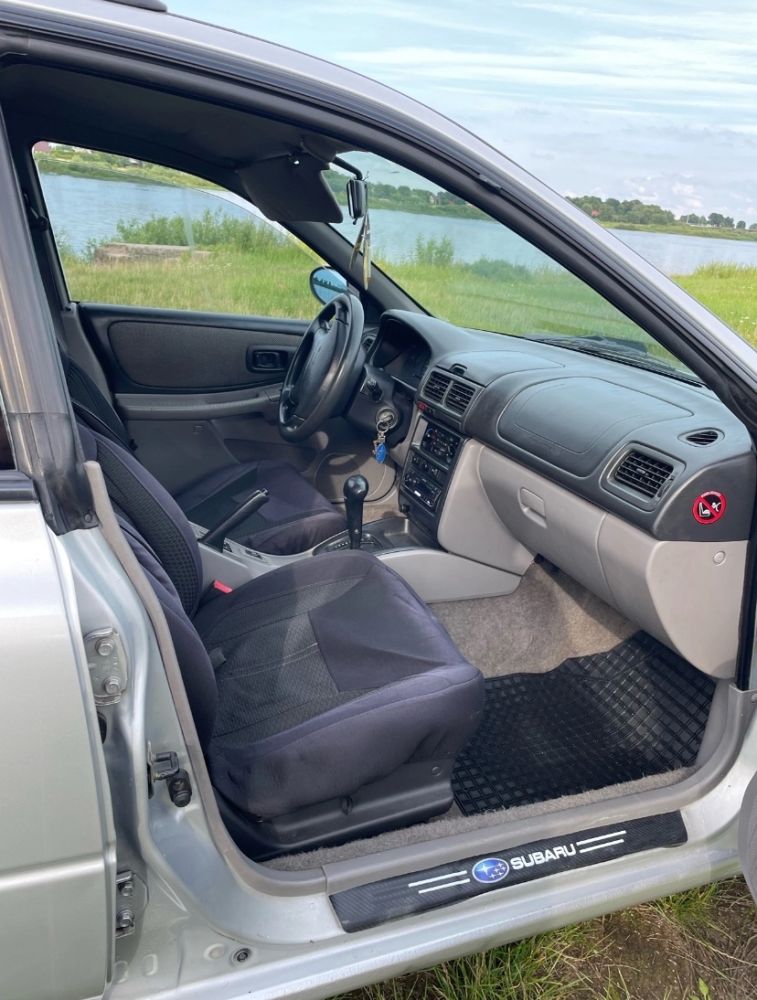 Subaru Impreza 1-го поколения в кузове универсал (GF) 1999год рестайлинг