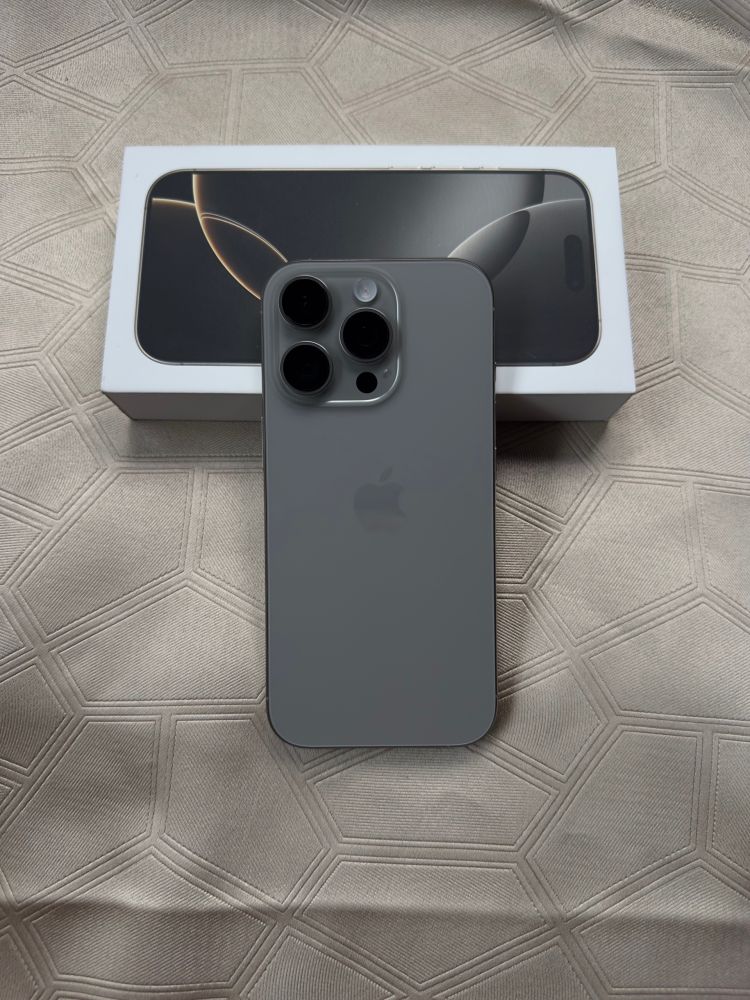 Продаю iPhone 16 Pro Natural Titanium