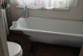Продаю дом, три комнаты прихожая большая, ванная ,туалет, кухня