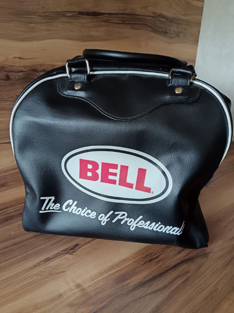 Продаю мотоциклетный шлем Bell, размер S