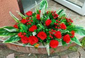 Искусственные цветы в горшках