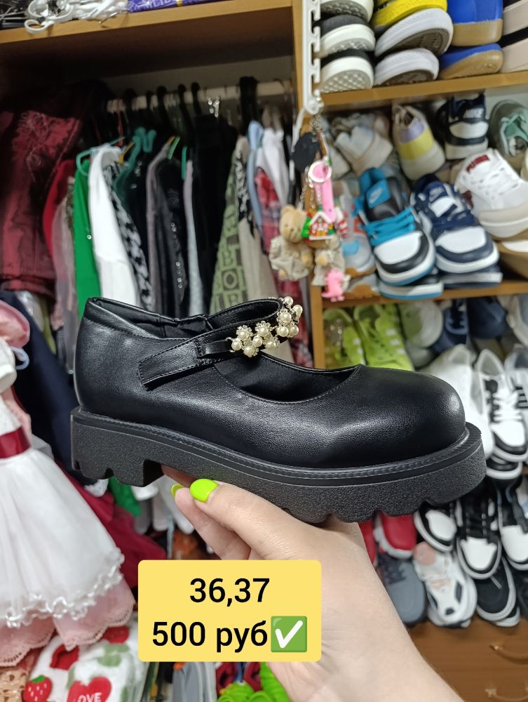 Продам школьные туфли