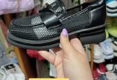 Продам школьные туфли
