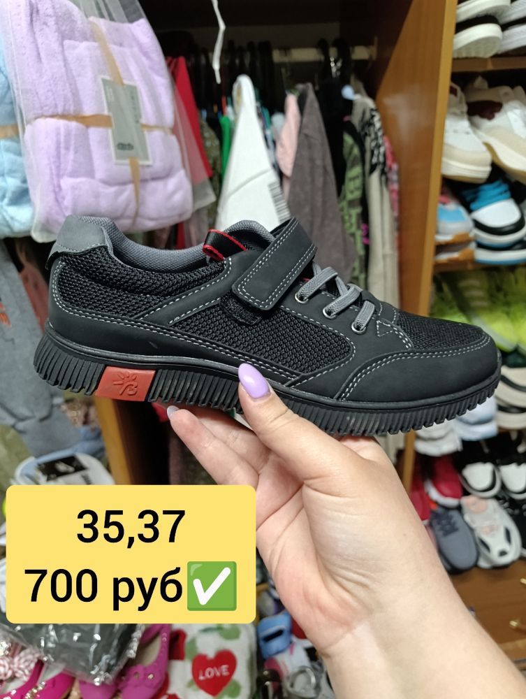 Продам школьные туфли