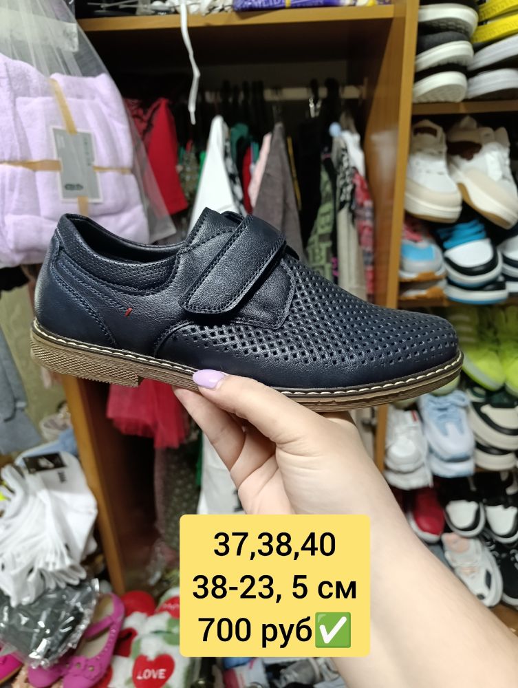 Продам школьные туфли