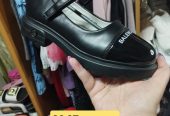 Продам школьные туфли