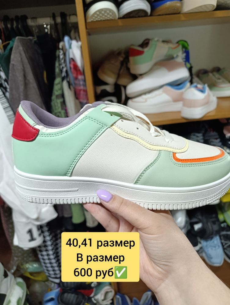 Продам женские кроссовки. 10 моделей