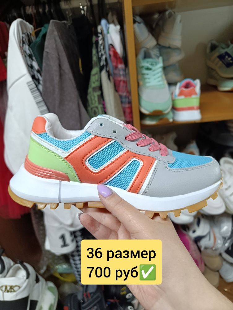 Продам женские кроссовки. 10 моделей