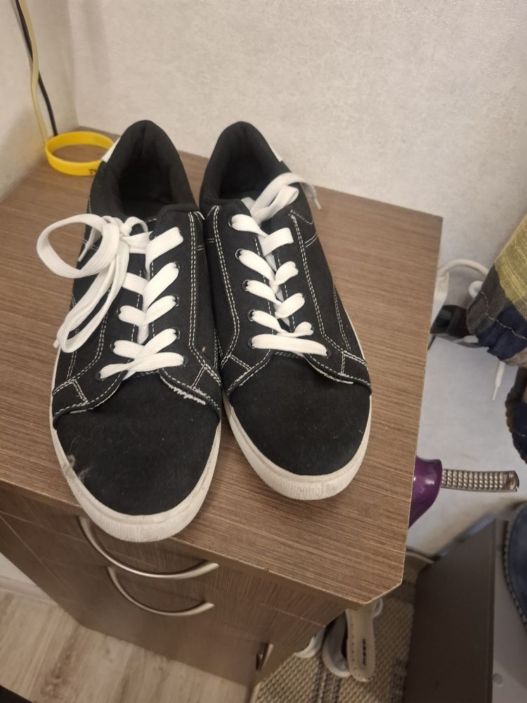 Продам джинсы, джемпер, кофта, кроссовки, кеды. Цена за всё
