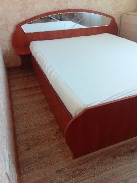 Продаю двуспальную кровать в отличном состоянии без царапин и сколов