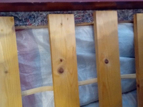 Продаю двуспальную кровать в отличном состоянии без царапин и сколов