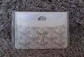 В наличии доступны картхолдеры Goyard