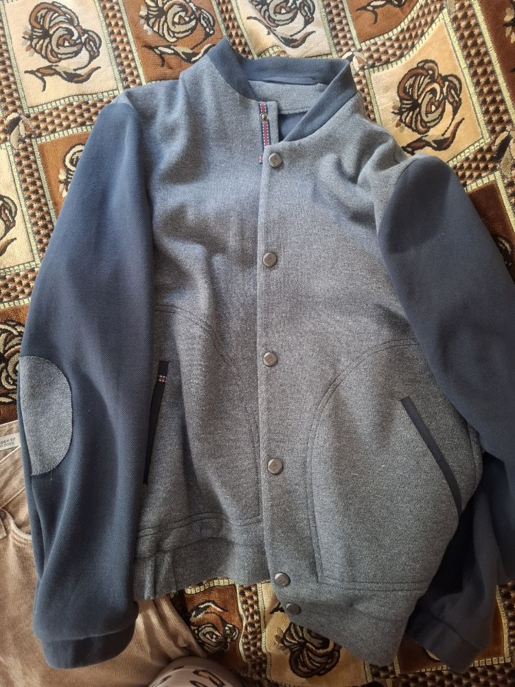 Продам джинсы, джемпер, кофта, кроссовки, кеды. Цена за всё