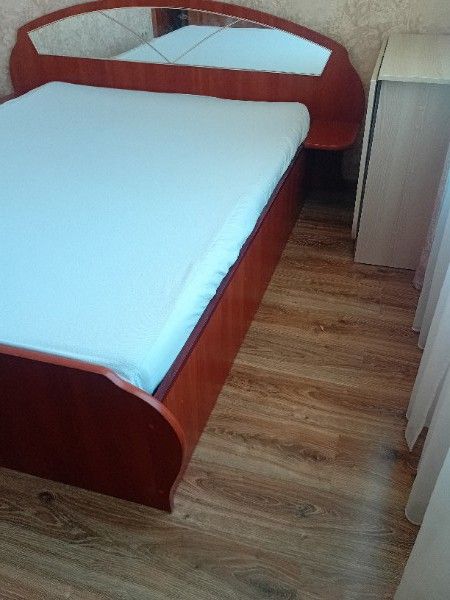 Продаю двуспальную кровать в отличном состоянии без царапин и сколов