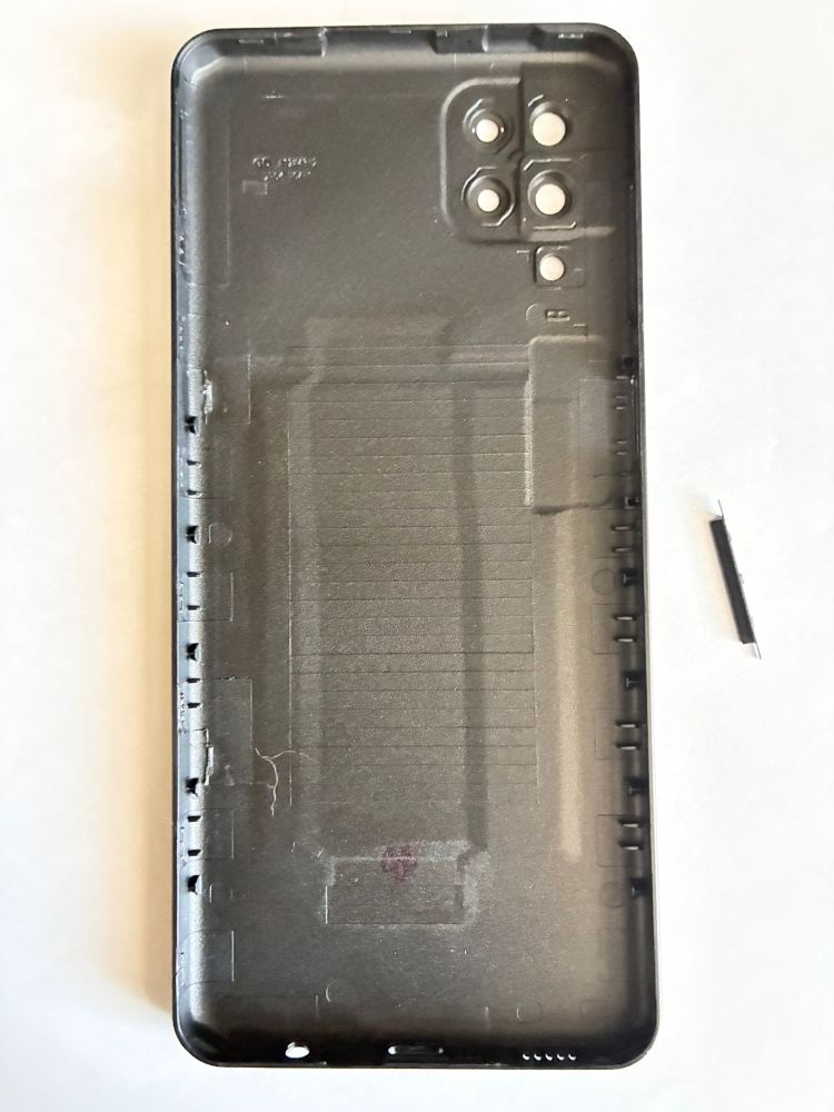 Продам заднюю крышку для Samsung Galaxy A12