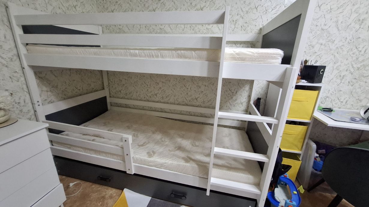 Продам двухъярусную б/у кровать