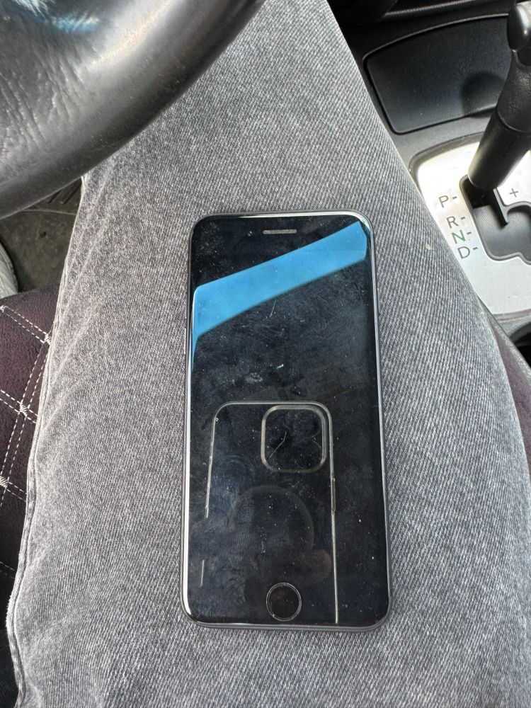 Продам телефон, не сброшен Айклауд