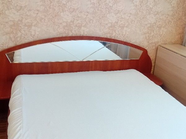 Продаю двуспальную кровать в отличном состоянии без царапин и сколов