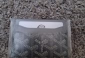 В наличии доступны картхолдеры Goyard