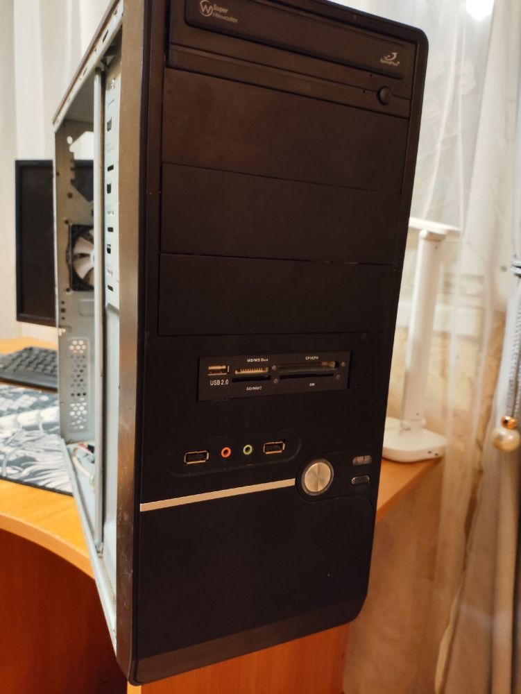 Продам корпус от ПК. Вместе с корпусом идёт материнка ASUS LGA 1155 сокет с процессором i5 2400 и 120 куллер от aerocool
