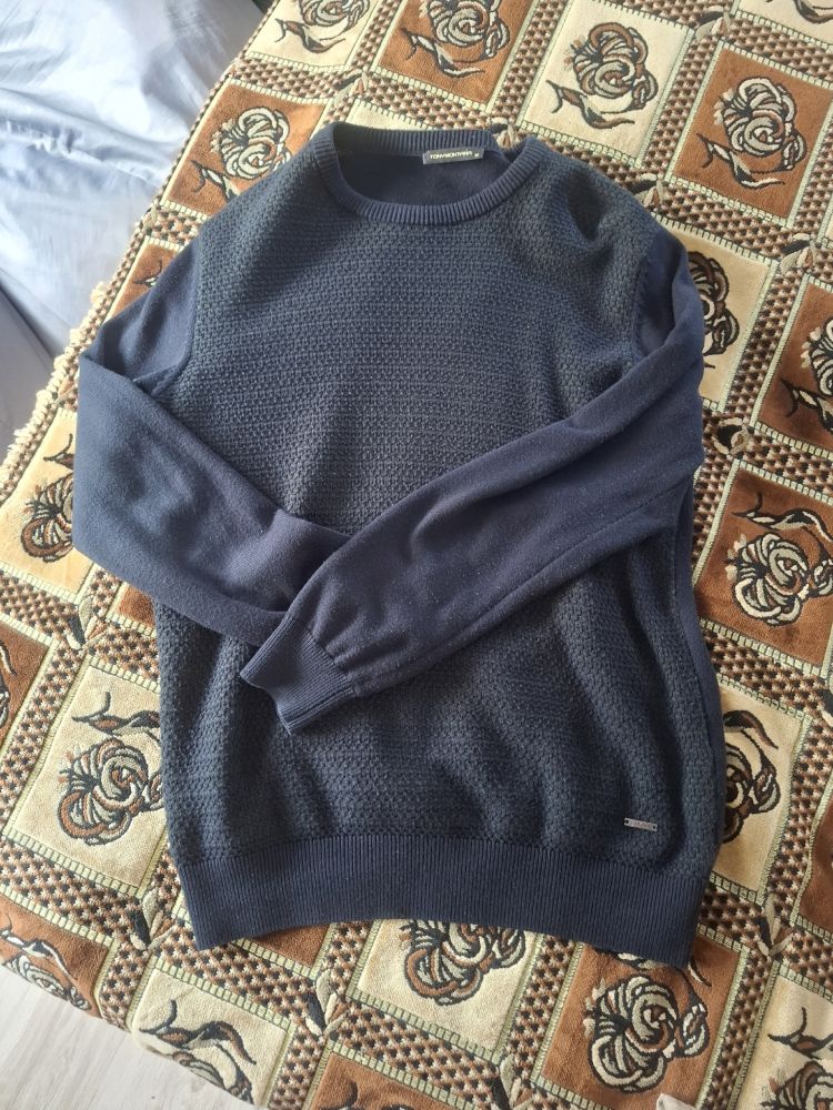 Продам джинсы, джемпер, кофта, кроссовки, кеды. Цена за всё