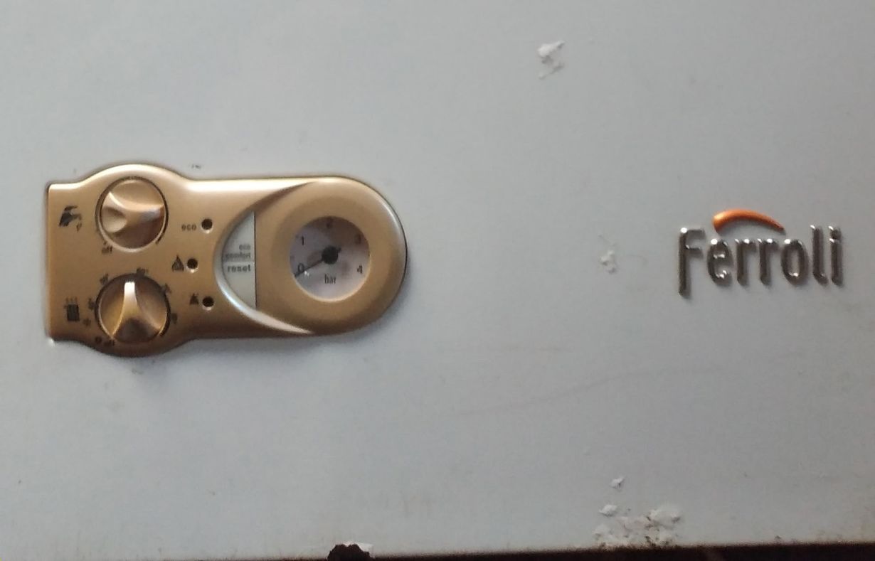 Продам газовый котёл FERROLI 24