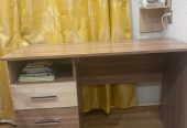 Продается письменный стол вместе с креслом