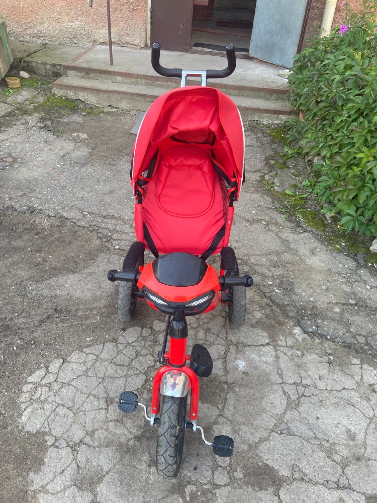 Продам детский велосипед с родительской ручкой