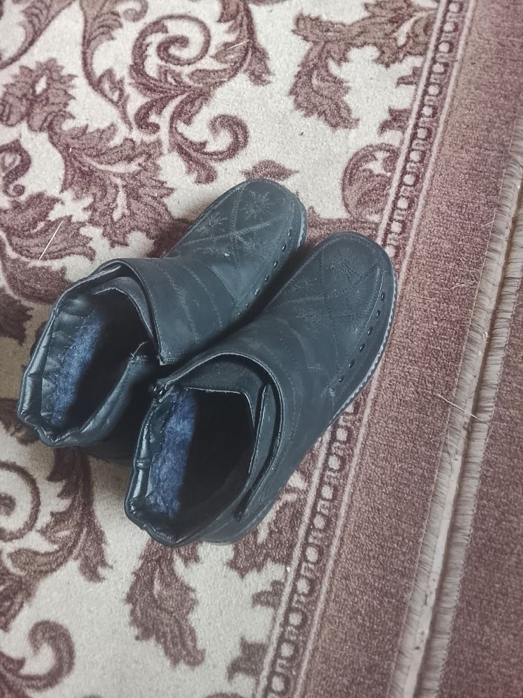 Продам, новые 42 размер