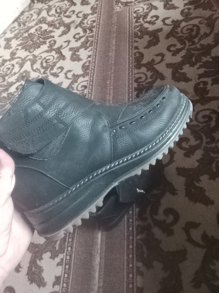 Продам, новые 42 размер
