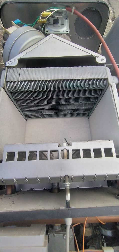Продам газовый котёл FERROLI 24